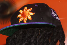 Load image into Gallery viewer, SUN LOGO SNAPBACK
